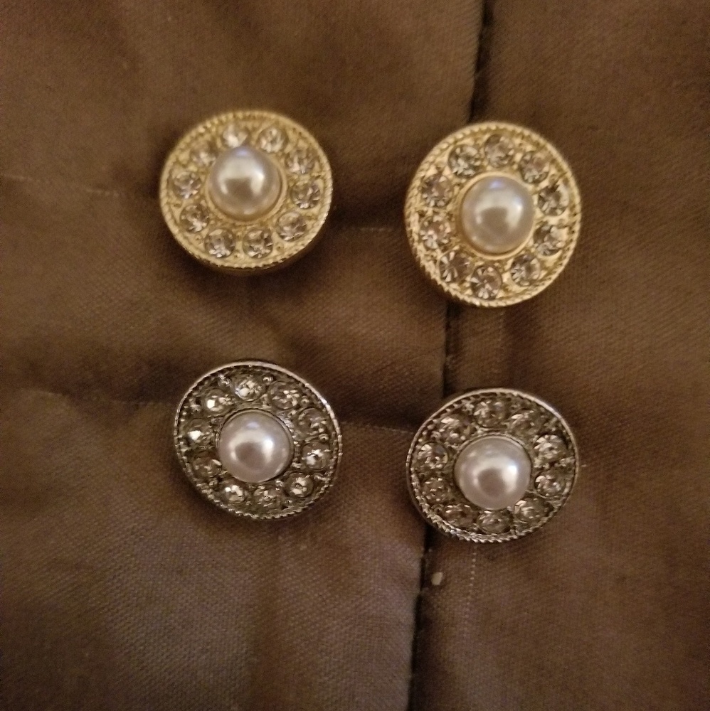 2 sets of earrings